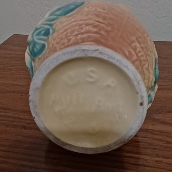 Vintage Hull Art Pottery Water Lilly Vase with Basket Weave Bottom - Picture 7 of 9